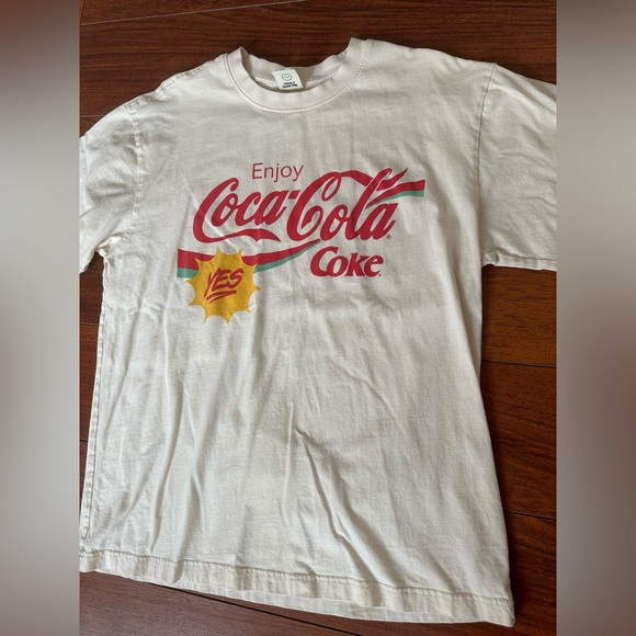 White Coca Cola TShirt Size M - Picture 2 of 4